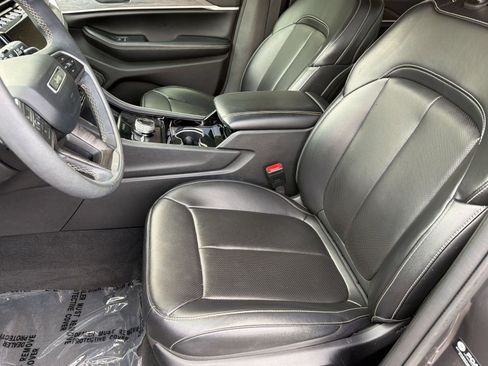 Used 2023 Jeep Grand Cherokee Limited w/ Luxury Tech Group II AWD/4WD image 5
