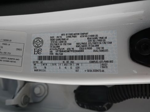 Used 2023 Ford F450 Platinum w/ FX4 Off-Road Package image 36