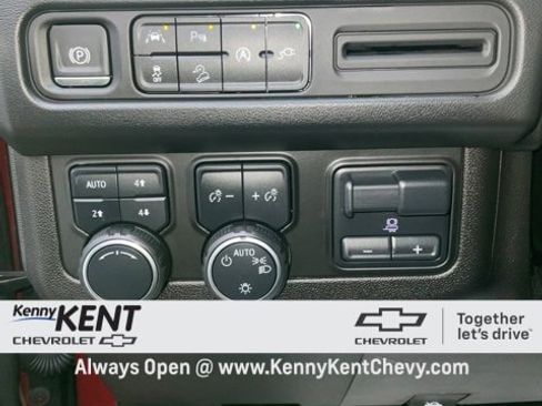 Used 2021 Chevrolet Tahoe Z71 w/ Z71 Signature Package image 30