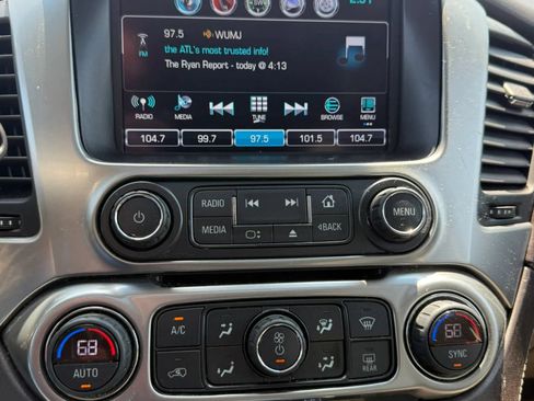Used 2018 Chevrolet Suburban LT RWD image 13