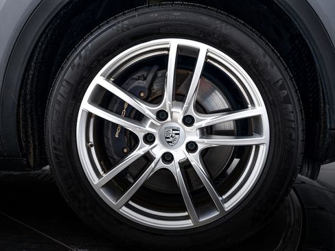 Certified 2021 Porsche Cayenne image 11