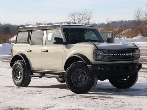 New 2025 Ford Bronco Badlands image 2