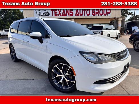 Used 2017 Chrysler Pacifica LX FWD image 1