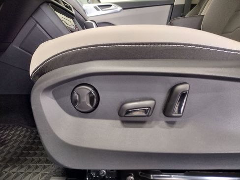 New 2025 Volkswagen Taos SE image 20