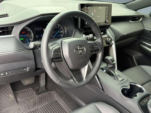 Used 2022 Toyota Venza XLE AWD/4WD image 4
