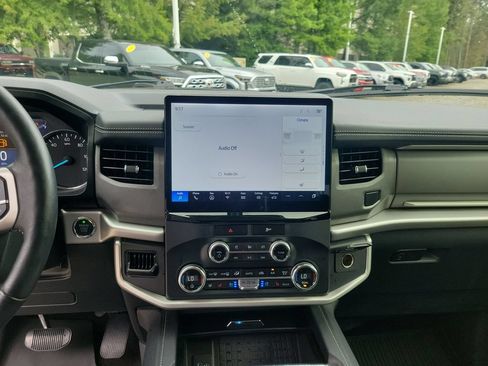 Used 2023 Ford Expedition XLT RWD image 25