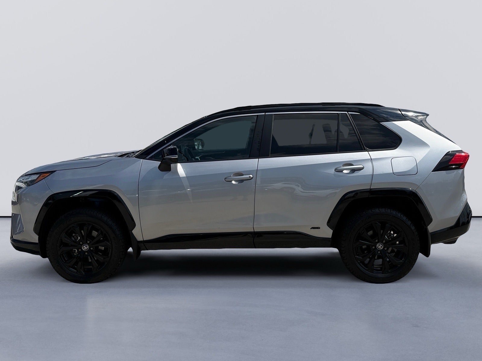 Used 2023 Toyota RAV4 XSE AWD/4WD image 2