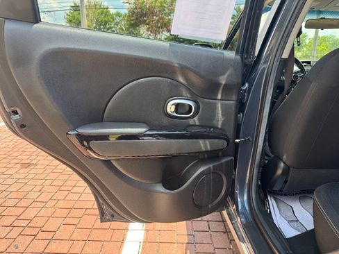 Used 2014 Kia Soul + image 11