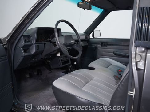 Used 1987 Toyota Pickup 4x4 Regular Cab image 4
