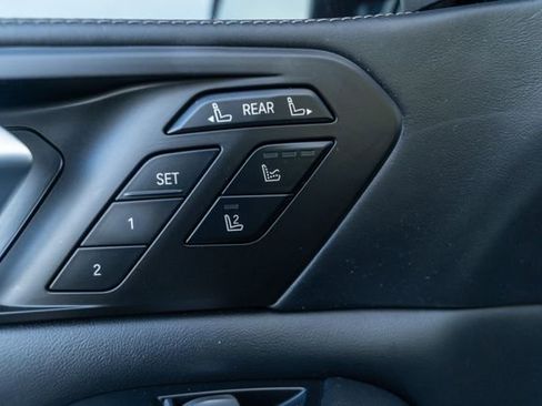 Used 2022 BMW X7 M50i w/ Dynamic Handling Package image 28