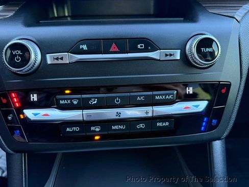 Used 2020 Ford Explorer Limited image 28