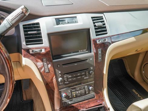 Used 2009 Cadillac Escalade AWD image 37