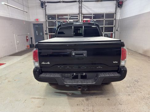 Used 2016 Toyota Tacoma Limited w/ Towing Package image 5