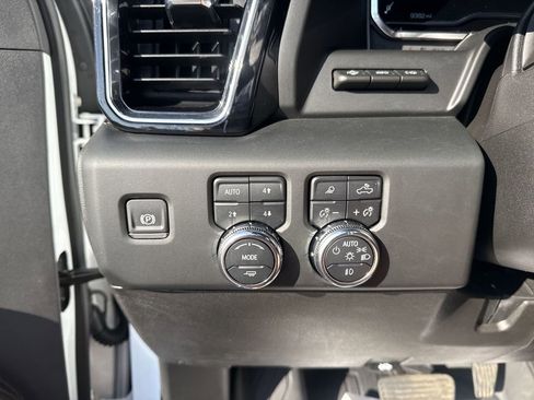 Used 2024 GMC Sierra 3500 Denali Ultimate AWD/4WD image 31