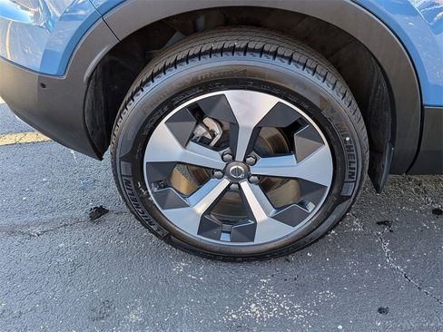 Used 2025 Volvo XC40 B5 Plus image 25