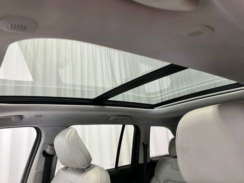 Used 2022 Jeep Grand Cherokee Overland image 5