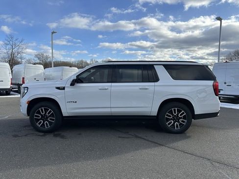 Used 2022 GMC Yukon XL AT4 w/ AT4 Premium Plus Package image 4