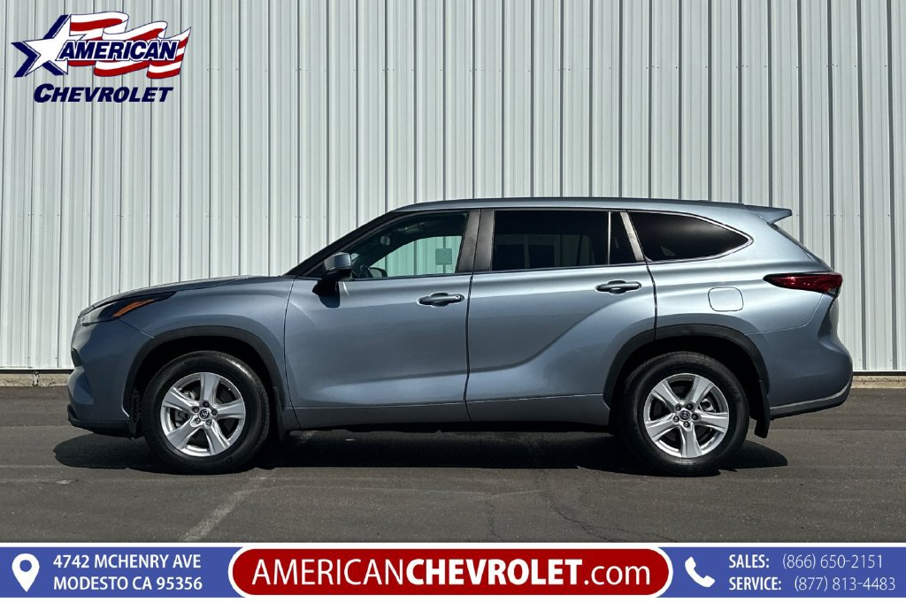 Used 2023 Toyota Highlander LE AWD/4WD image 7