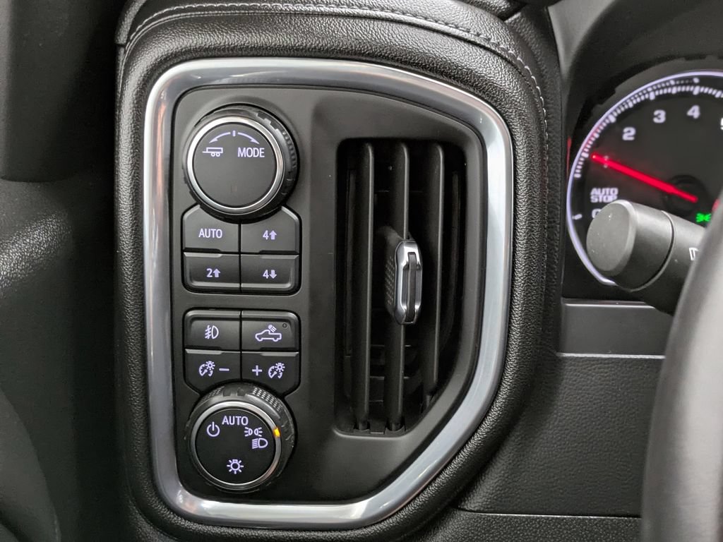 Used 2021 Chevrolet Silverado 1500 RST w/ Z71 Off-Road Package AWD/4WD image 11