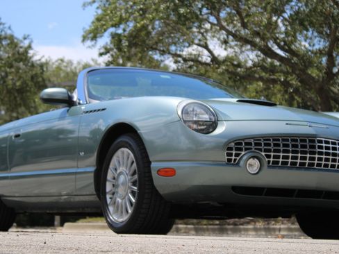Used 2004 Ford Thunderbird Pacific Coast RWD image 22