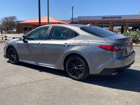 Used 2025 Toyota Camry SE w/ Multimedia Upgrade Package image 5