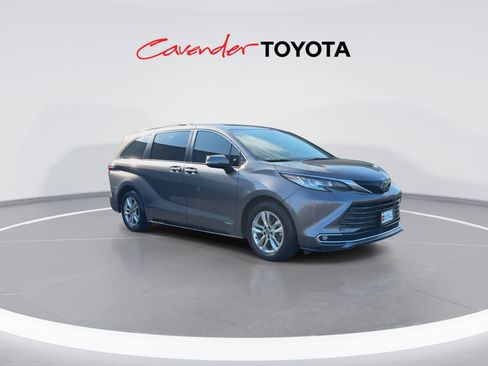 Certified 2021 Toyota Sienna Limited FWD image 2