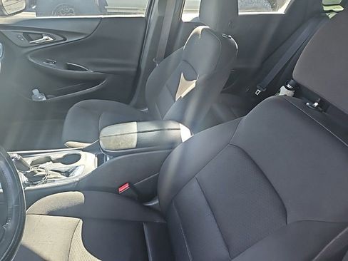 Used 2018 Chevrolet Malibu LT image 3