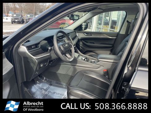 Used 2024 Jeep Grand Cherokee L Limited image 9