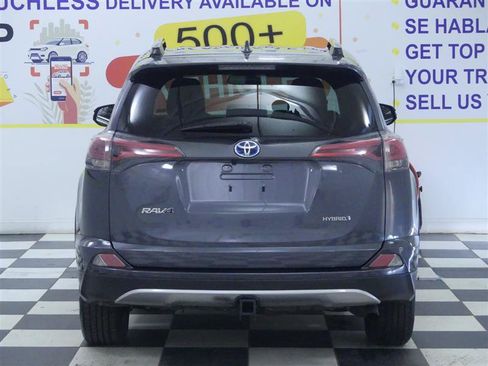 Used 2018 Toyota RAV4 LE AWD/4WD image 6