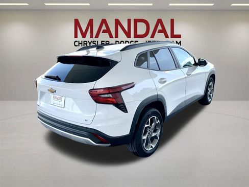 Used 2025 Chevrolet Trax LT w/ LT Convenience Package FWD image 6
