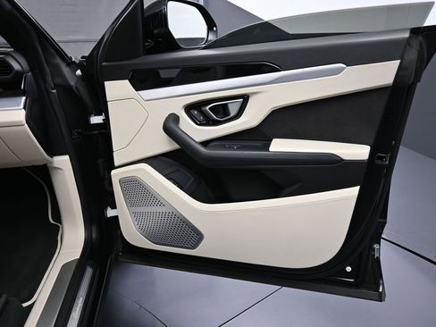 Used 2020 Lamborghini Urus image 29