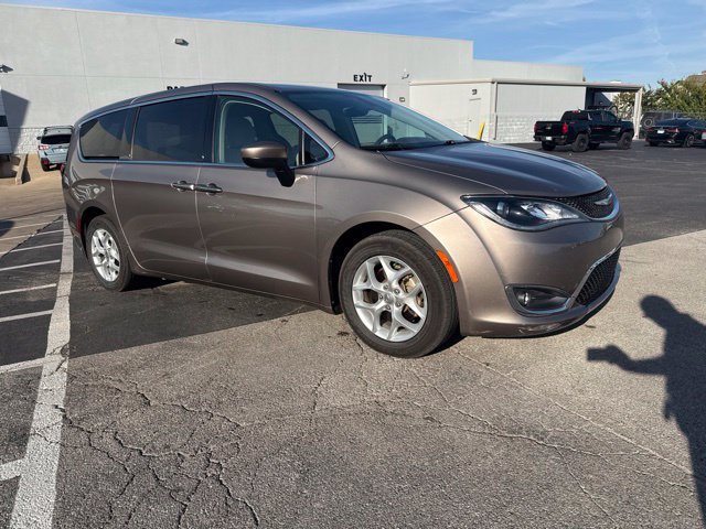 Used 2017 Chrysler Pacifica Touring Plus w/ Tire & Wheel Group FWD image 13