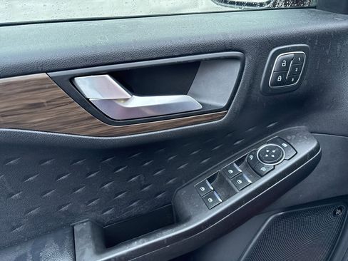 Used 2020 Ford Escape Titanium image 21