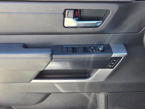 Used 2025 Toyota Sequoia Platinum AWD/4WD image 32