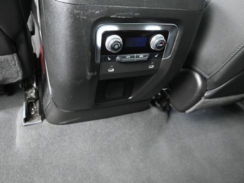 Used 2024 GMC Yukon XL Denali image 28