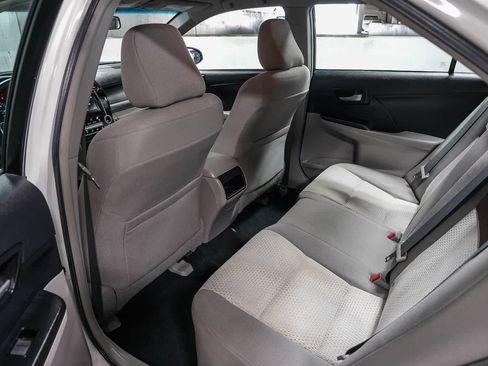 Used 2014 Toyota Camry LE FWD image 18