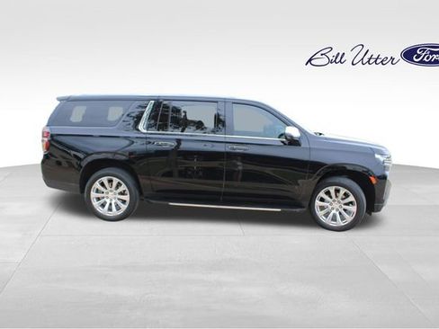 Used 2024 Chevrolet Suburban Premier w/ Premium Package AWD/4WD image 4