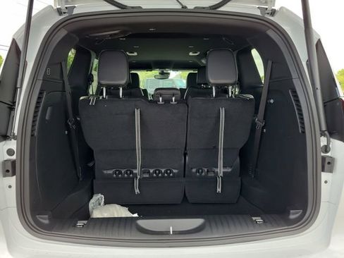 New 2026 Chrysler Pacifica Select image 7
