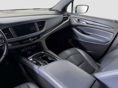 Used 2024 Buick Enclave Premium image 27