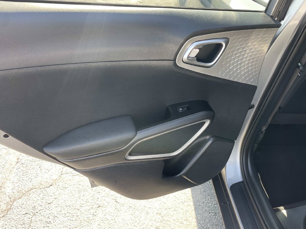 Used 2023 Kia Soul LX FWD image 15