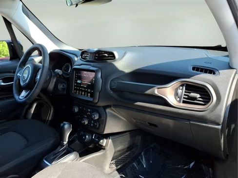 Used 2023 Jeep Renegade Latitude AWD/4WD image 11