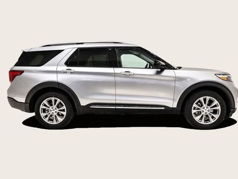 Used 2023 Ford Explorer Limited image 4
