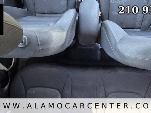 Used 2015 Jeep Renegade Latitude FWD image 23