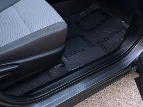 Used 2015 Toyota RAV4 LE AWD/4WD image 14