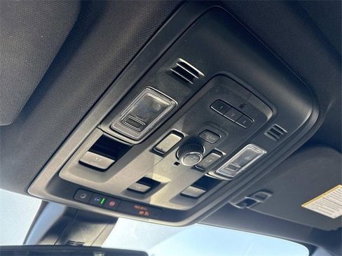 Used 2021 GMC Yukon SLT w/ SLT Premium Package image 34