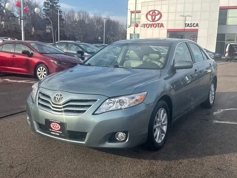 Used 2011 Toyota Camry image 3