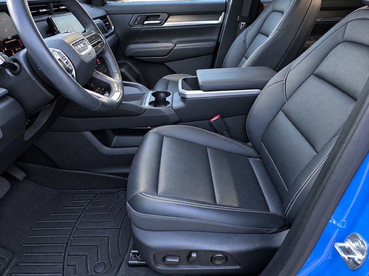 Used 2025 GMC Terrain Elevation w/ Elevation Premium Package FWD image 14