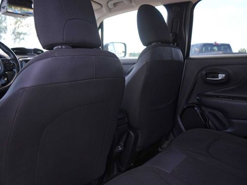 Used 2018 Jeep Renegade Altitude FWD image 13