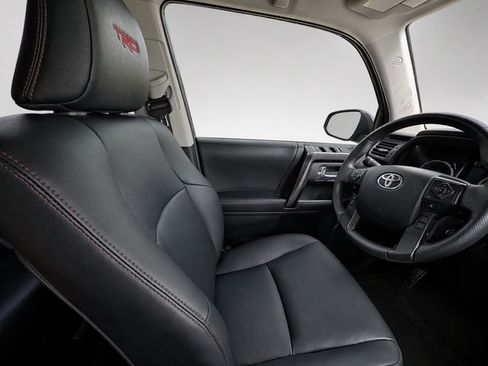 Used 2023 Toyota 4Runner TRD Off-Road Premium w/ Moonroof Package AWD/4WD image 18