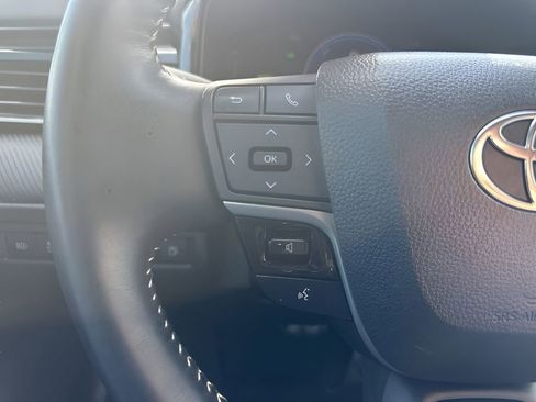 Used 2025 Toyota Camry SE image 14